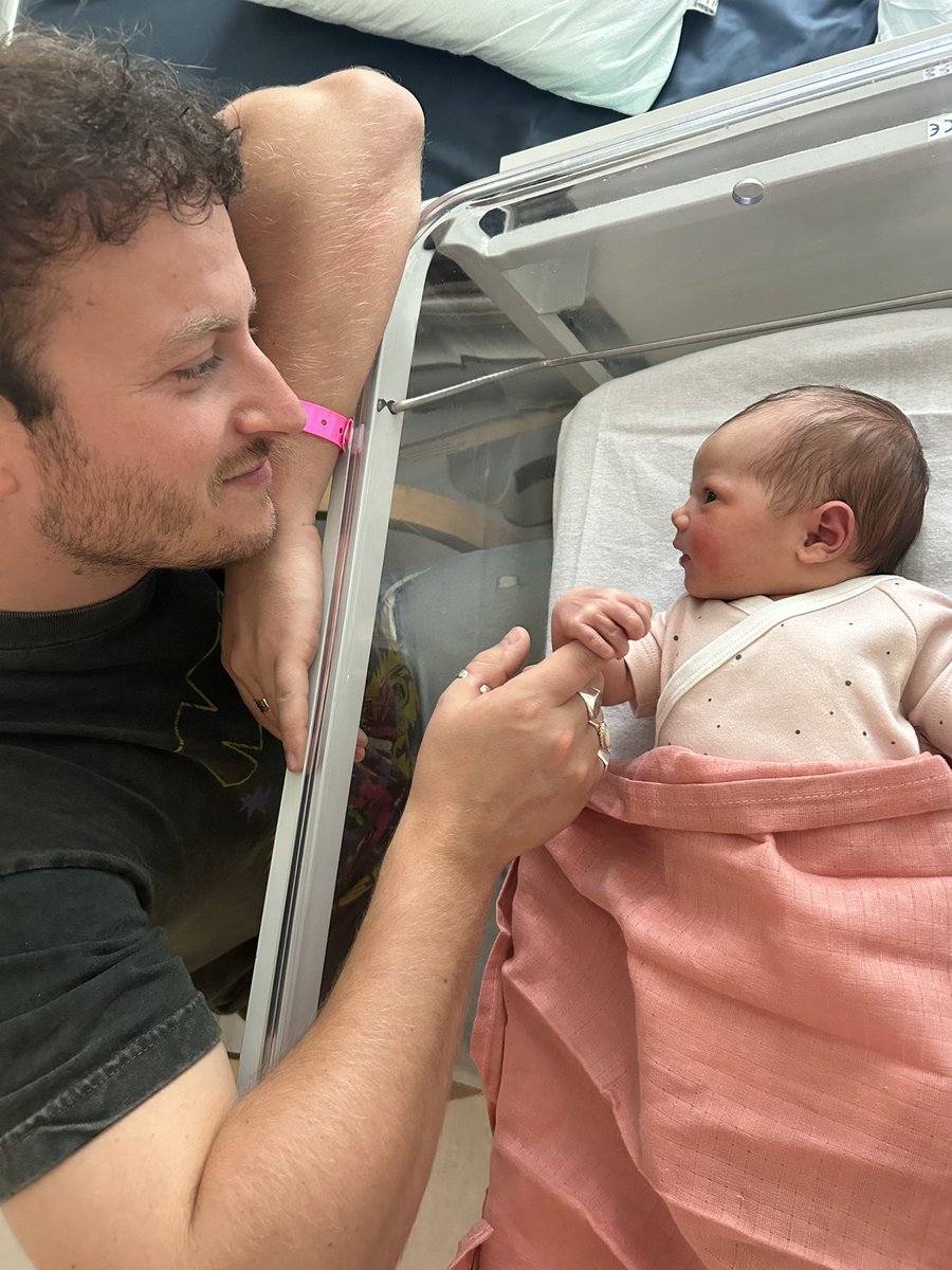BrotherEd14's tweet image. We are so over the moon to introduce our beautiful baby girl Iris Harriett Gwynne to the world. We adore her more than we ever thought would be possible and we are cherishing every moment with her. Sadie was absolutely amazing and she and Iris are perfectly healthy and happy❤️