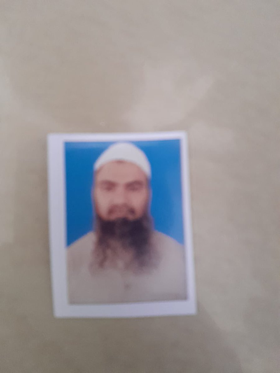 GargiRawat's tweet photo. One of those killed by RPF constable Chetan Kumar on the Jaipur Mumbai train was Azgar Abbas Sheikh from Madhubani, Bihar. On his way to Mumbai to earn for his family. Others killed were Abdul Kaderbhai Hussain and ASI Tikaram Meena. https://t.co/QLPIfGsMbk