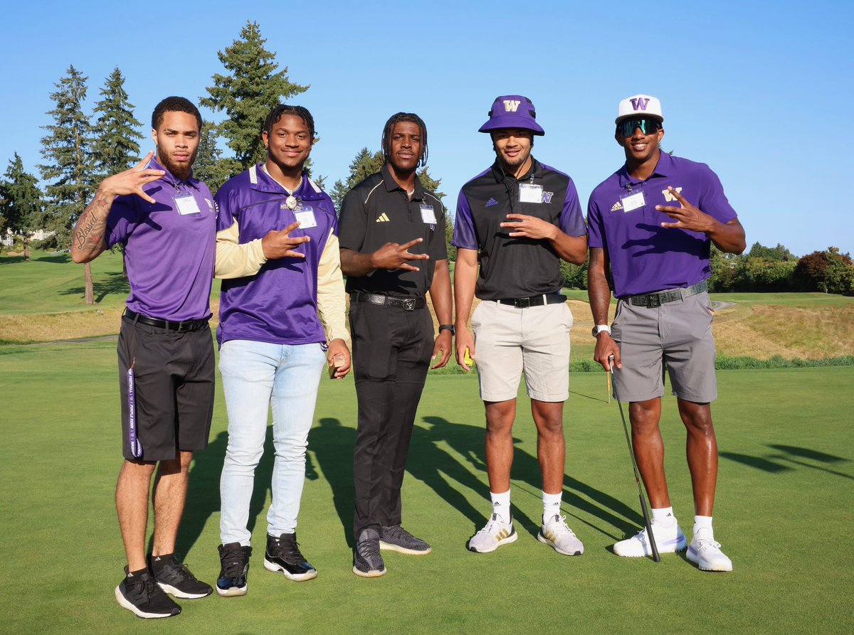 montlakefutures's tweet photo. @UW_Football 🤝 @solutions_hope 

Great to back out with our friends @seattlechildrens charity golf tournament. The student-athletes are out this morning helping raise money for patient families housing costs ⛳️☔️ https://t.co/0TqrYgvgOP