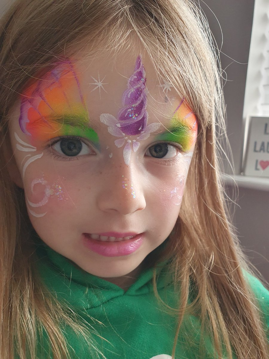 RoseOConnorRyan's tweet photo. @skyireland #outbelieve Thanks to the Limerick store for this amazing face. Well done to the Irish team. You did us proud ☘️ 🍀 ☘️ 🍀 ☘️ https://t.co/06RbvD3IZJ