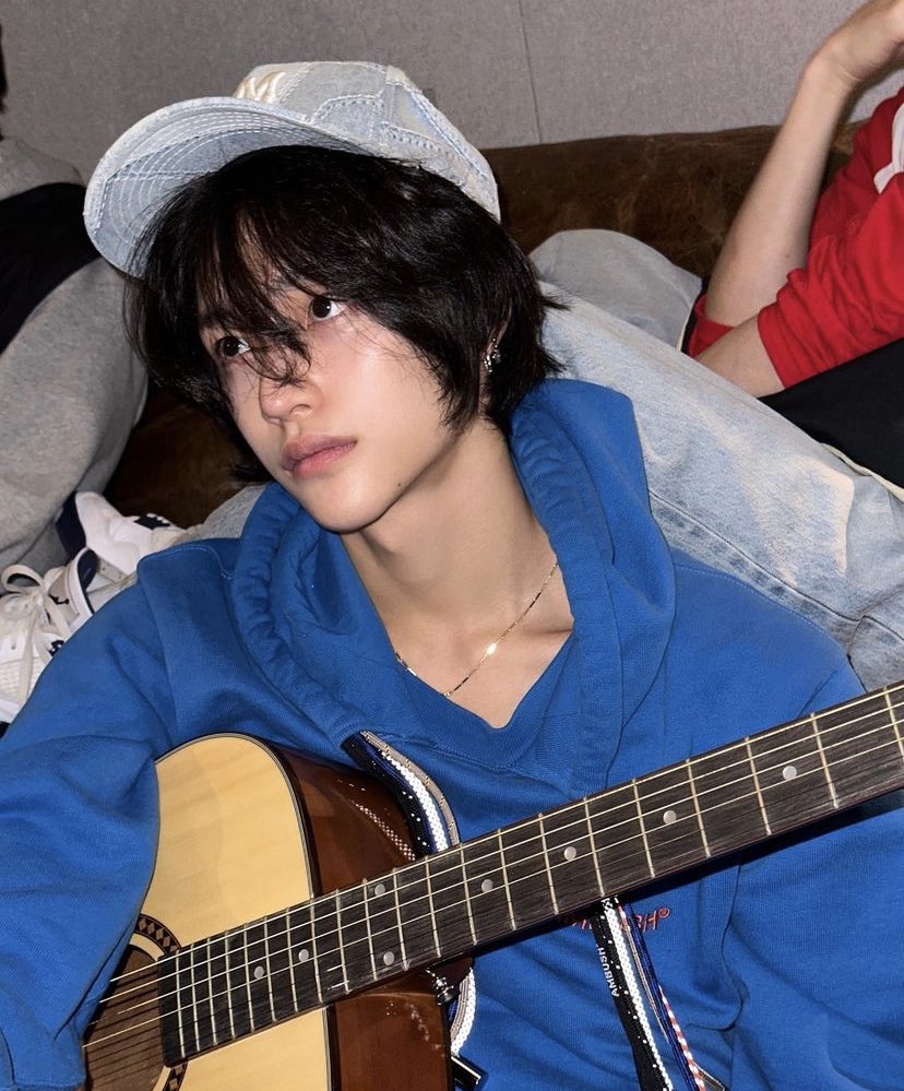 riizepics's tweet photo. GUITARIST WONBIN 🎸 https://t.co/HVvONyE9ML