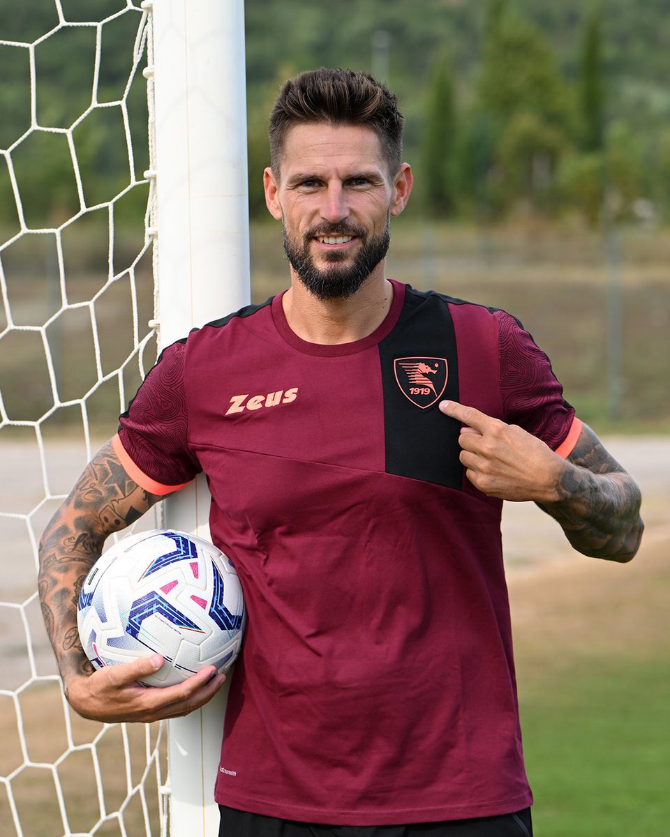 ActuFoot_'s tweet photo. 🚨 OFFICIEL ! Benoît Costil signe à la Salernitana ! 🇮🇹

📸 @OfficialUSS1919 https://t.co/X3o3hq1Hw6