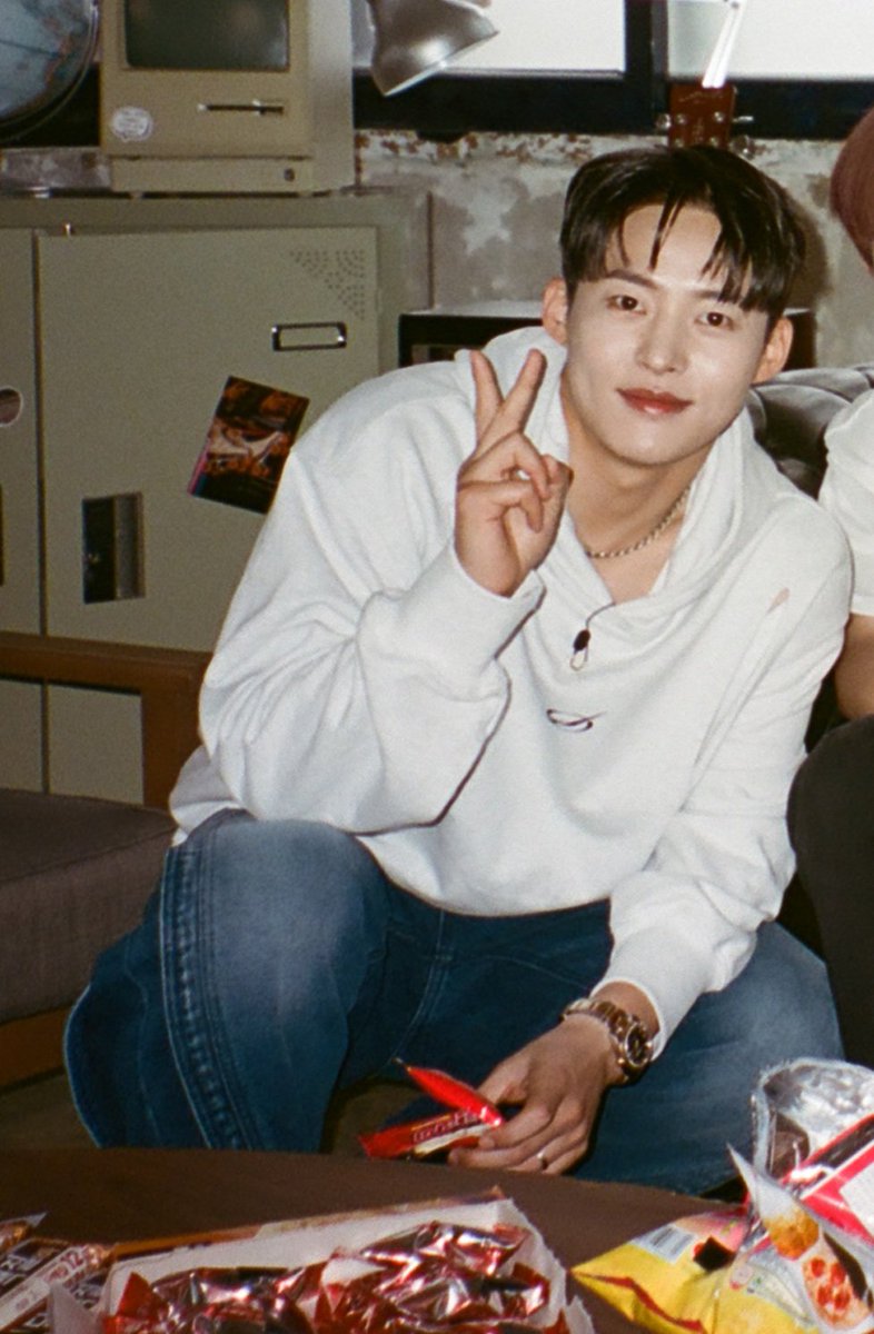 whiteback90's tweet photo. #백구영 오지구영 7월 필카💜 https://t.co/yawk679csE