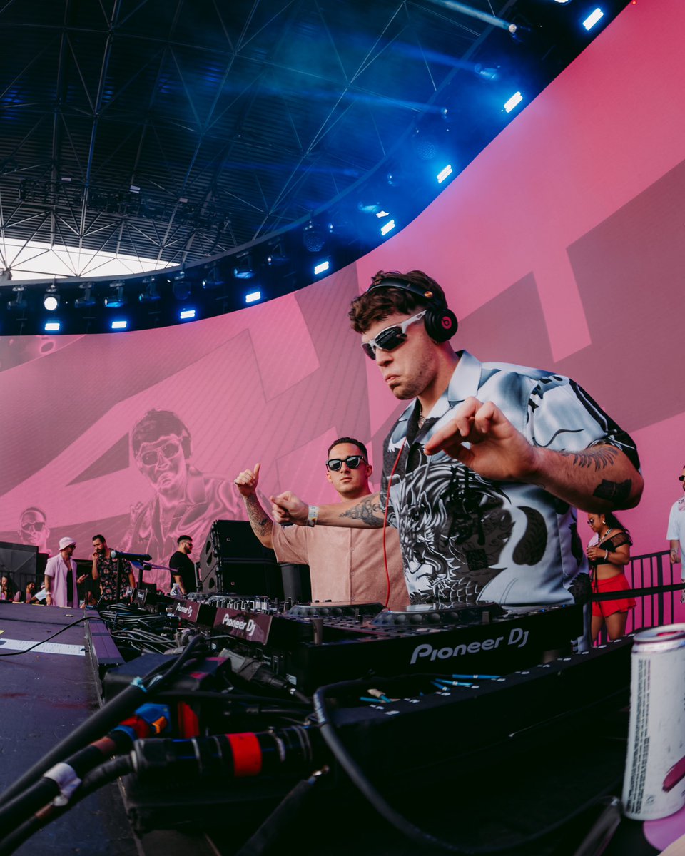 JSTJR's tweet photo. Who’s ready for @HARDFEST @DJ4B https://t.co/WjACy4gxdC