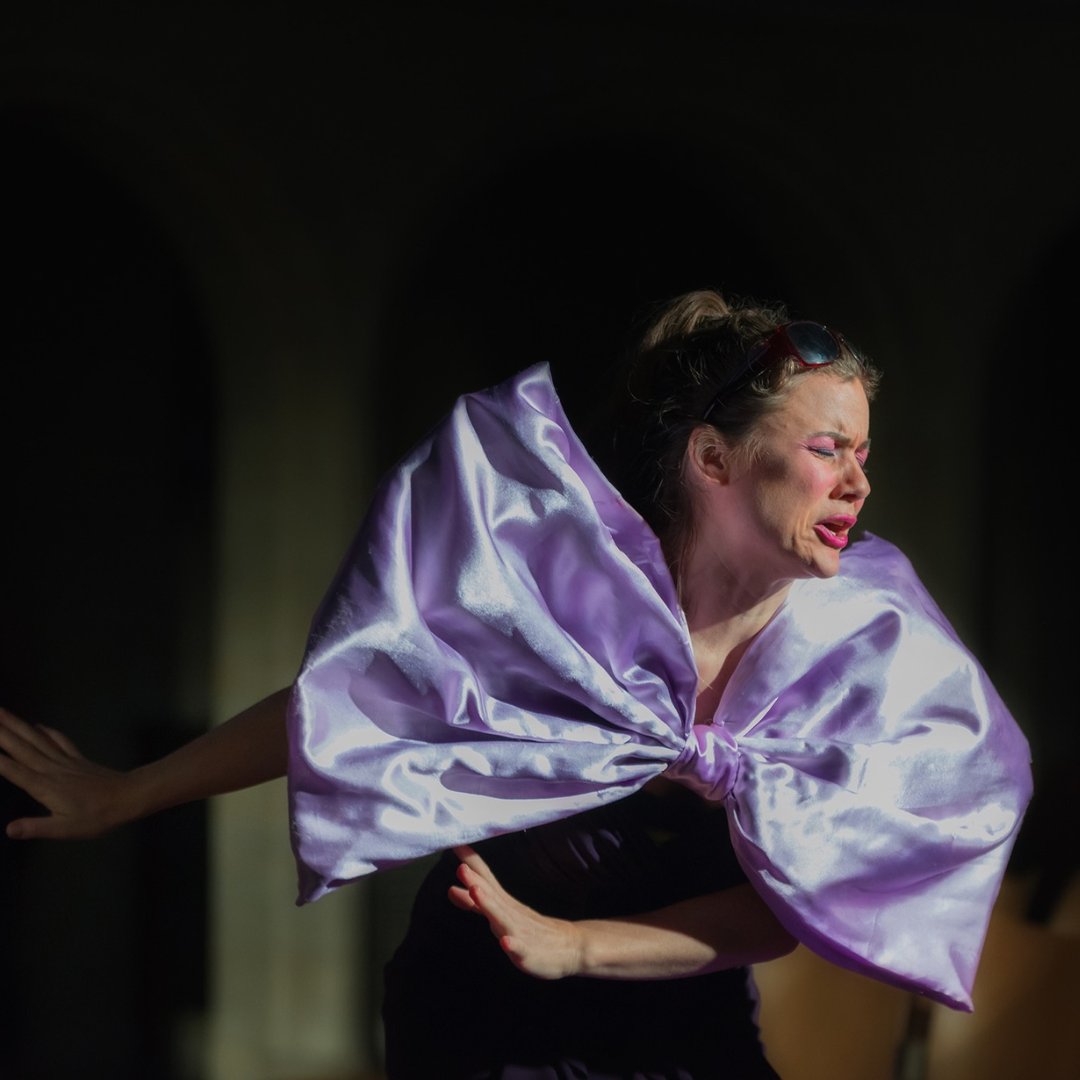 arcolatheatre's tweet photo. First beautifully chaotic production shots are in for @Barefoot_Opera re-take of Cinderella - La Cenerentola! 

We open tomorrow for what looks to be a *very* fun time indeed!

📸Chris Parker https://t.co/IKXuxf17xx