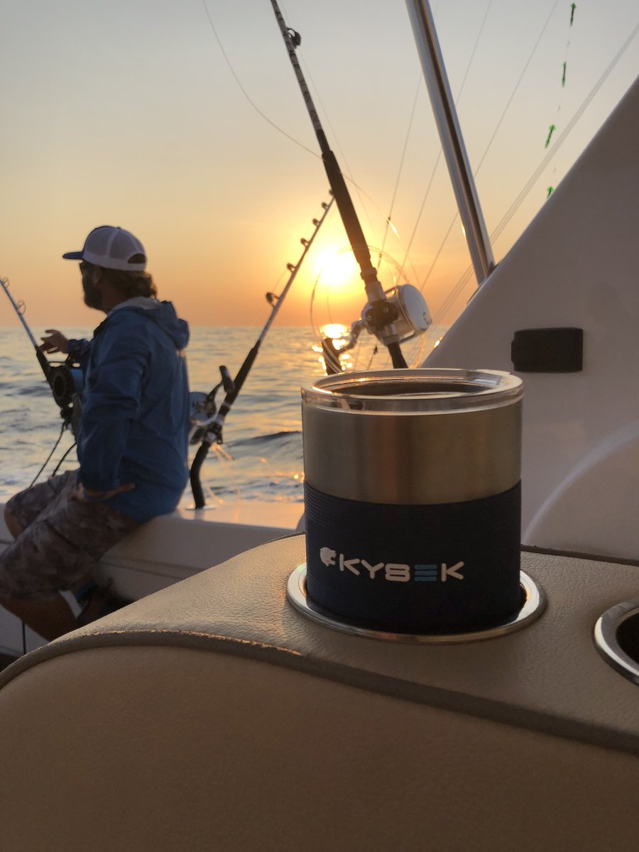 Sunset on the Gulf. 

#kysek #kysekcoolers #realoutdoorsolutions #koozie #fishing #gulffishing #gulfofmexico #saltwater #saltwaterfishing #deepwaterfishing #sunset