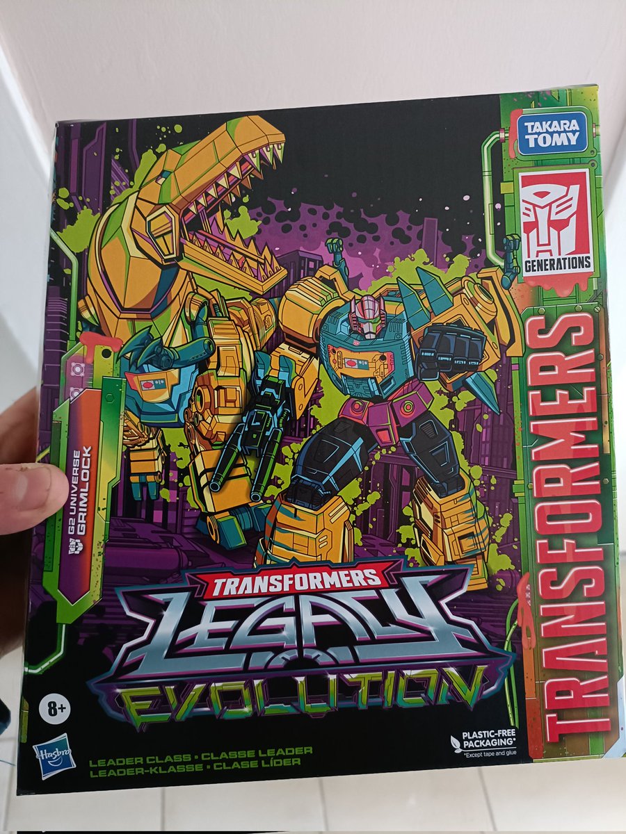 234_Toybox's tweet photo. Had to get it, promised myself after I missed the SS86 I'd pick up a G2 repaint

Granted I thought it would be the blue one but even more excited for the tigerstripe

#Transformers #MacCadam https://t.co/MiIUjudadU