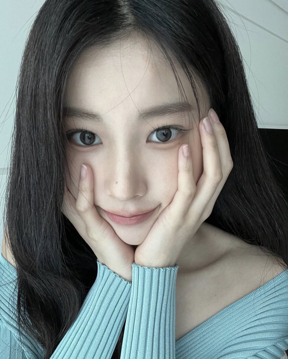 hyemwoni's tweet photo. @Yiremn Cuma senyum buat kamu<3 https://t.co/kJjBlEwaRG