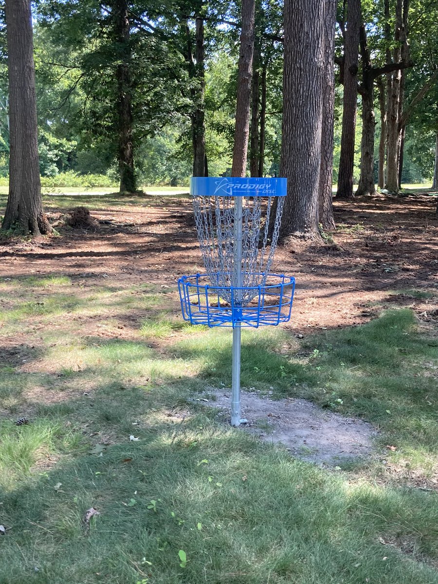 KKreass's tweet photo. Exciting things going on near the Classroom Bldg. on campus……who’s up for some disc golf? https://t.co/zZJ3n7FCXg
