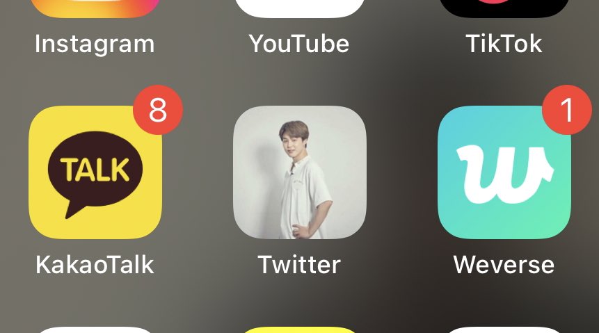 vminsbbygirl's tweet photo. NOT ANYMORE BTCHES HAHAHAHA https://t.co/KmXwuYBg08