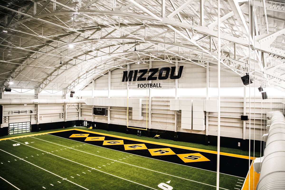 FOS's tweet photo. Mizzou has officially unveiled its new $33 million indoor football facility.

• 100-yard field
• Upper floor viewing lobby
• VIP indoor tailgating space https://t.co/tvZkQa0HaF