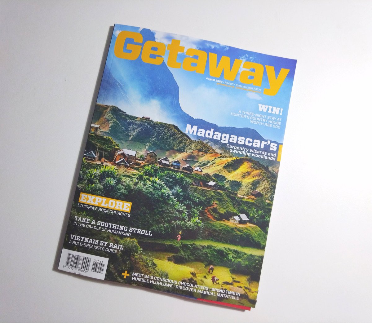 birding_life's tweet photo. Not just hot off the press, but sizzling hot off the press 🔥

Just to give our Birding Life family a heads up, the latest Getaway Magazine has a cracker of an article in it by Andrew de Blocq, sharing the story of his trip to see the African Pitta.

@adeblocq 
@GetawayMagazine https://t.co/Vw9KvwjyY9