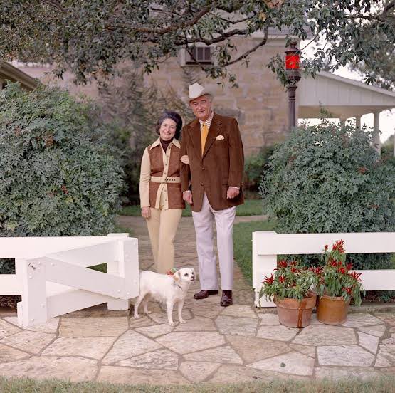 thedragaudio's tweet photo. 🎉 Happy #NationalMuttDay 🐶! On this special day, let's honor the memory of #LadyBird and #LBJ’s cherished mutt, Yuki! Yuki brought warmth and love to the White House and the Ranch, touching the hearts of many. We have a Yuki bonus episode in store for y’all, stay tuned! 🐾🌟🏛️ https://t.co/7MIHtvpEz7