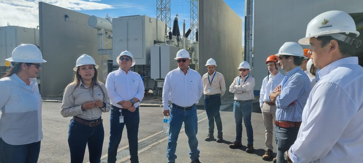 ESSAGrupoEPM's tweet photo. #AEstaHora nuestra Junta Directiva realiza el recorrido por la subestación Mesa del Sol 115/34,5 kV, en compañía de directivos de ESSA y de @Celsia_Energia. Esta subestación cuenta con tecnología GIS y su construcción tuvo una inversión superior a los 35 mil millones de pesos. https://t.co/rwgDQ0YmK6