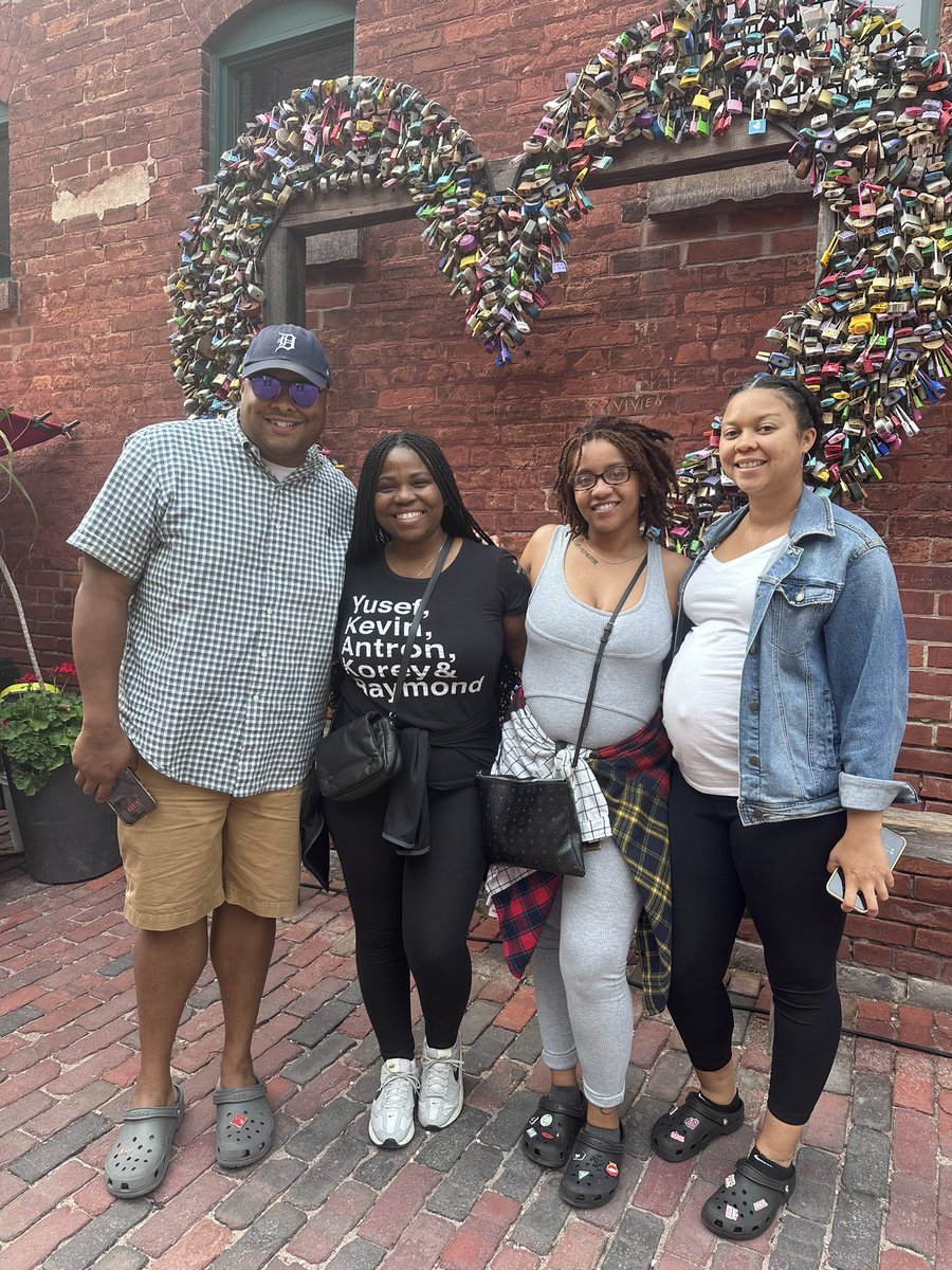 windsormillms's tweet image. Bringing the Windsor Mill Difference to  the International Baccalaureate Global Conference in Canada!🐺💪🏾 #ibgc2023 #allwedoisWIN @LeadTheMill @JocelynAHodge @MsEvan_Campbell and Ms. Driver!