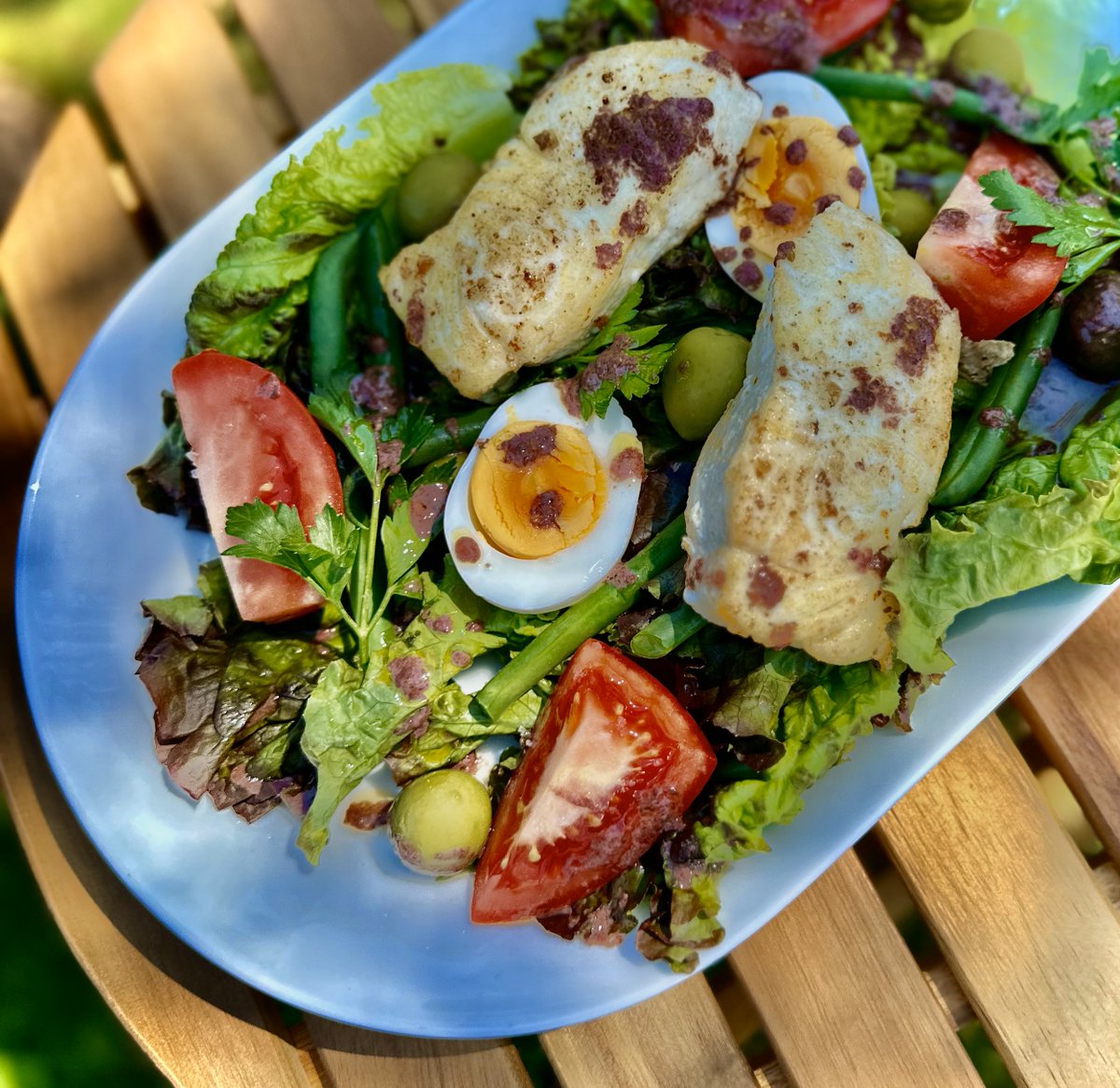 New recipe! #WildPacificHalibut Nicoise Salad by Chef <a href="/nedbell/">Ned Bell</a>.  So fresh, full of BC local flavours and Flat out Fantastic for summer days!

Find the recipe here: wildpacifichalibut.com/recipes/wild-p…

#BuyBC #Nicoise #BCEgg