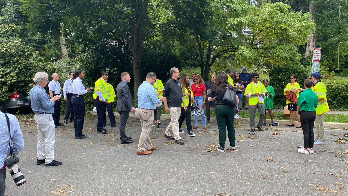 WesleyHeightsDC's tweet photo. Setting up for @MayorBowser press conference at 44th and Cathedral https://t.co/pXD2ztPSVy