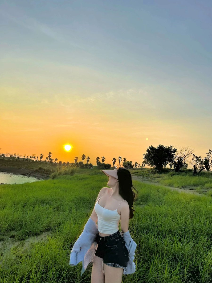 daversifier's tweet image. New York sunsets never disappoint 📸🏃‍♀️#sunset #evening #beauty #hike #enjoy #fun #life #excitement #adventure #canyon #beach #meadows