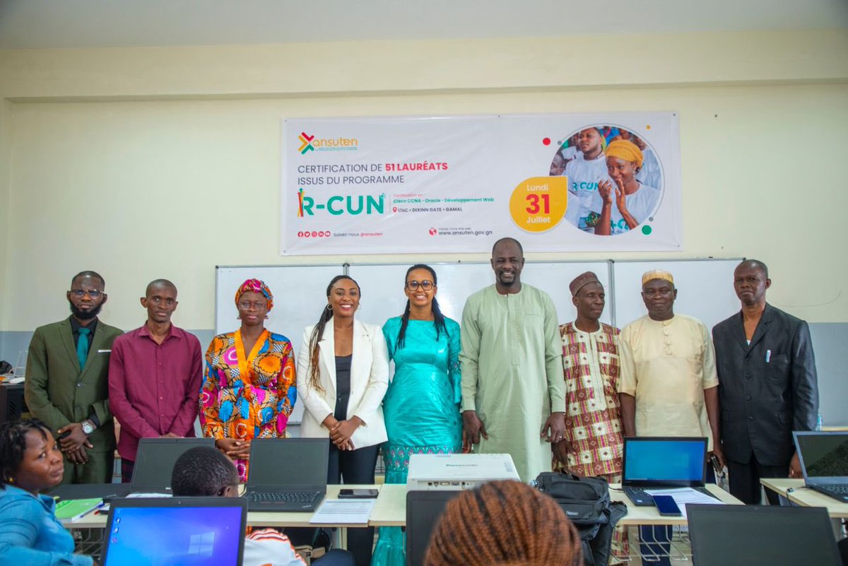 ansuten's tweet photo. Ce matin, nous avons eu l'honneur de lancer la formation de la première cohorte composée de 25 jeunes lauréats du programme R-CUN 2022 en CISCO CCNA en présence Vice Recteur de l’ Université Gamal et quelques cadres de L’ANSUTEN.

#RCUN #ANSUTEN #Télécommunications #Numerique https://t.co/MNm7m69QGh