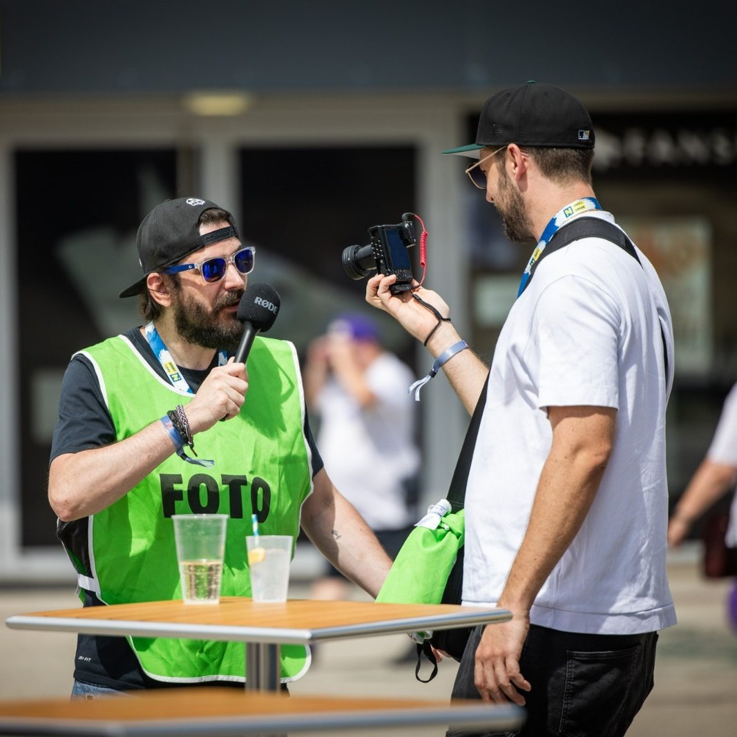 FootballAT's tweet photo. Die neueste Ausgabe von AUT of Bounds dürft ihr nicht verpassen: Stonie und Lack waren bei der Austrian Bowl XXXVIII vor Ort und haben alles mitgefilmt 😎 Unser Geheimtipp: Der Football-Mikromann 🤫
Ab 20:30 Uhr LIVE https://t.co/7AgSxYkRWK
#AUTofBounds #AustrianBowlXXXVIII https://t.co/xhscOo5IkV