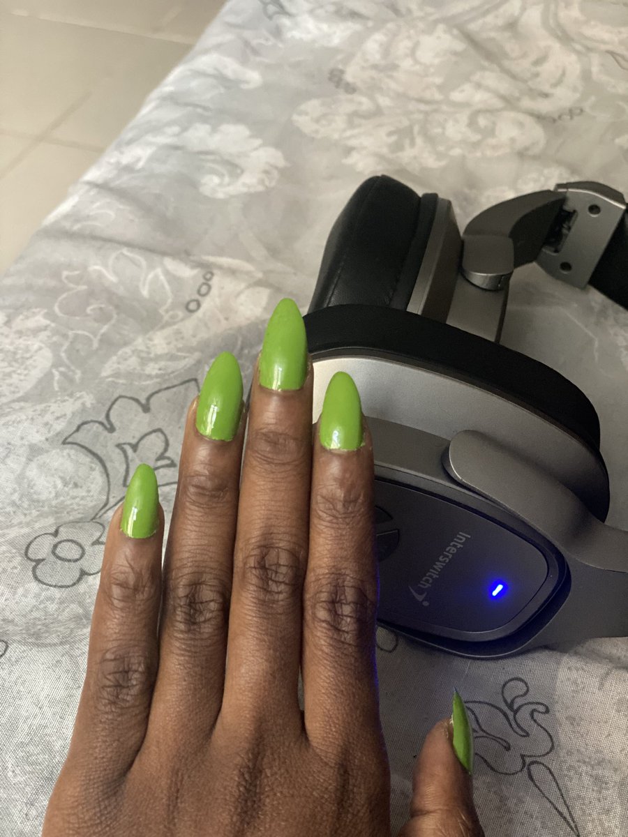 thedreadhead__'s tweet photo. This 13 year old nail tech doesn’t get a lot of customers because people dismiss him as incapable of doing good work. If you’re in UI environs, he’s just under the tree beside the bike park. Please patronize him, he’s not bad at all. https://t.co/jRGC6eIGAF