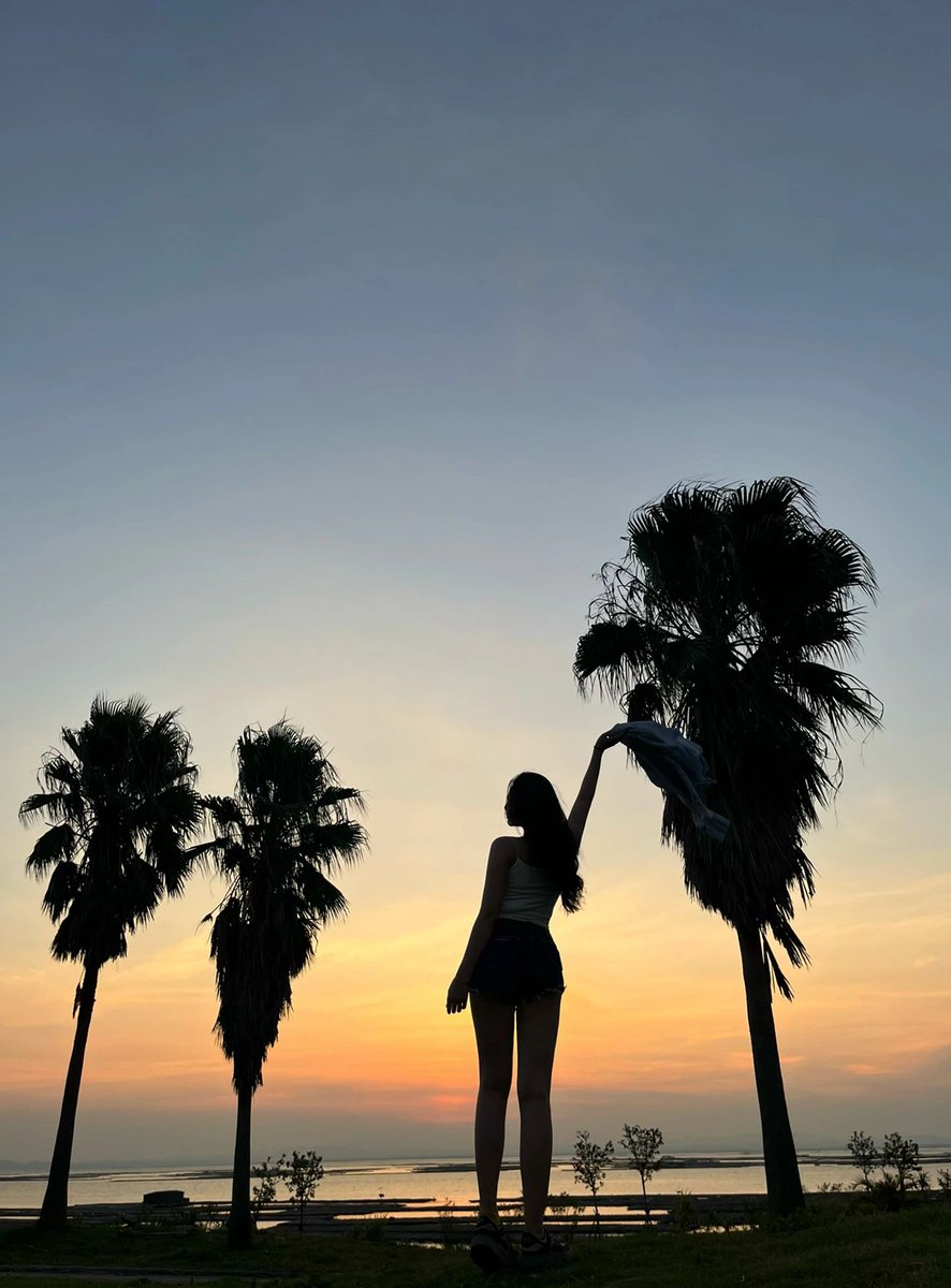 daversifier's tweet image. New York sunsets never disappoint 📸🏃‍♀️#sunset #evening #beauty #hike #enjoy #fun #life #excitement #adventure #canyon #beach #meadows