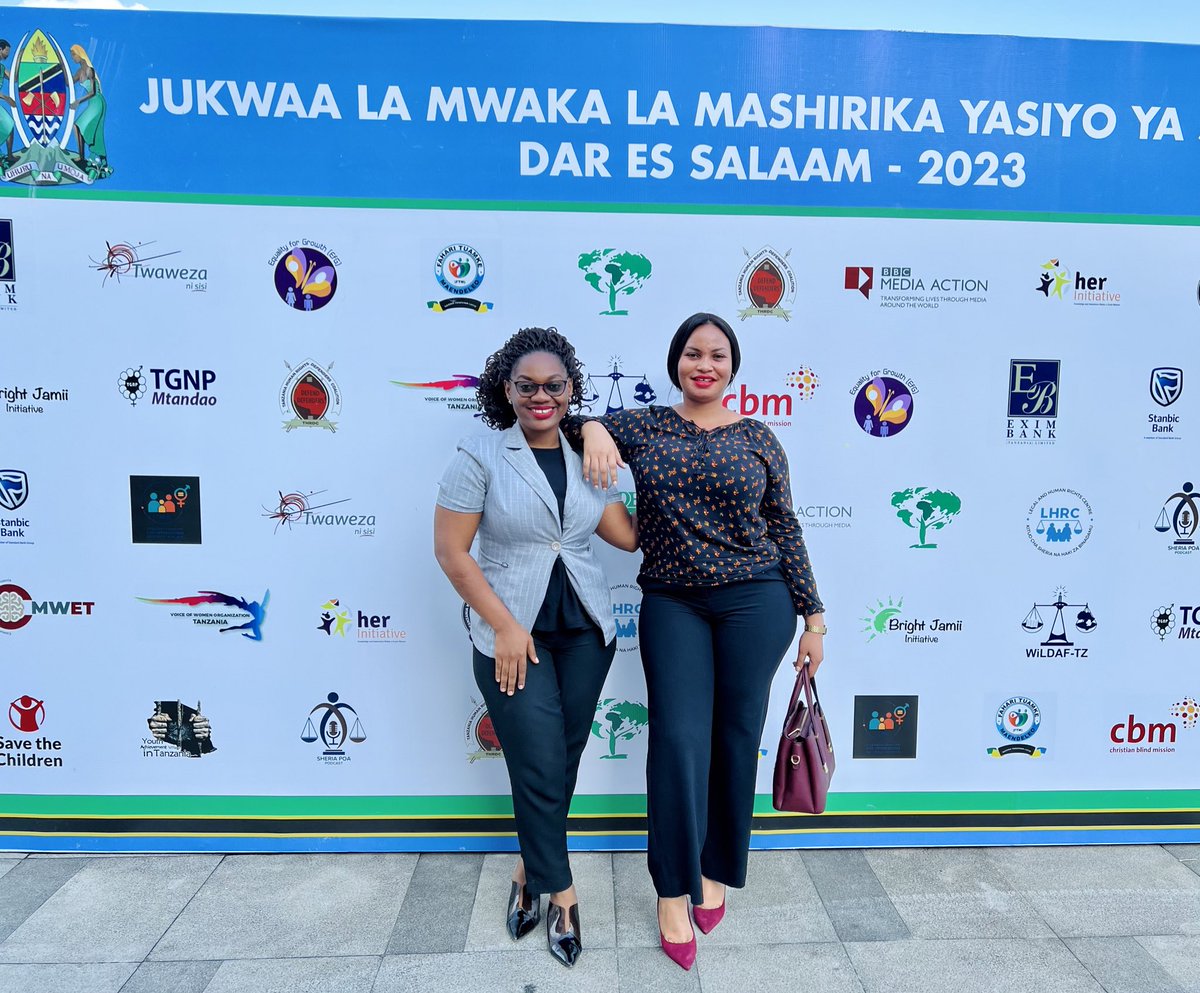 IshengomaIrene's tweet photo. Nilipata fursa ya kuiwakilisha @globalpeacetz katika jukwaa la NGOs za Dar es Salaam ambapo tulikumbushwa;
πKuandaa miradi inayotatua changamoto zenye kugusa jamii mfano maendeleo ya watu, usafi wa mazingira na mabadiliko ya tabia nchi, kuimarishwa mifumo kandamizi,
#nacongo https://t.co/FVGwf6fVQo