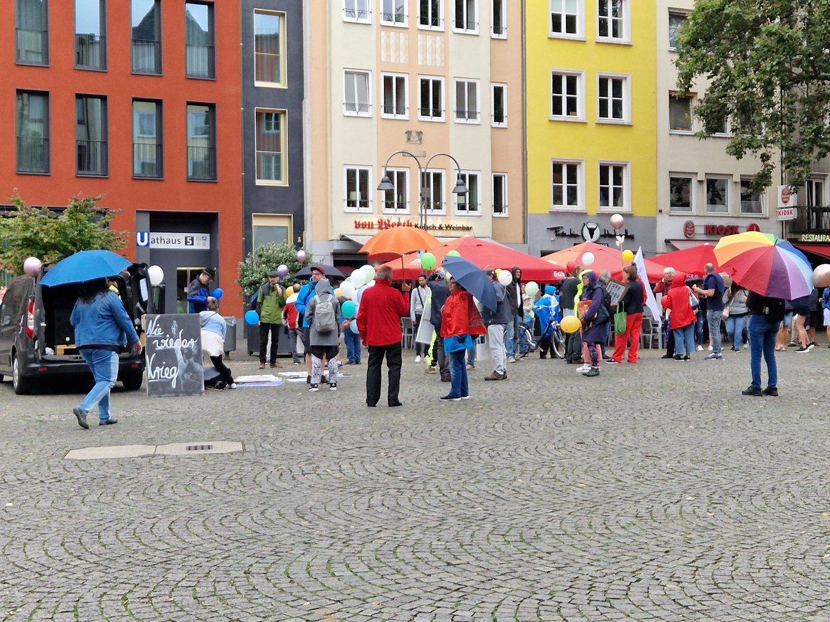 KoelnAnonymous's tweet photo. Deppensammelstelle von 18.00 bis 18.30 Uhr gröffnet #altermarkt #koeln #koelnistaktiv dann geht's auf zum Schwurbelmarsch #k3107 https://t.co/8BSWnDJmfu