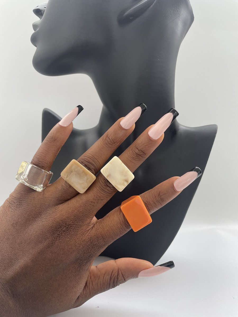 Ax_and_E's tweet photo. Finger candiesss ✨
Ring sets -3000
Resin rings- 2500 each ✨

We deliver everywhere 💃🏾 https://t.co/MkNOBAknnr