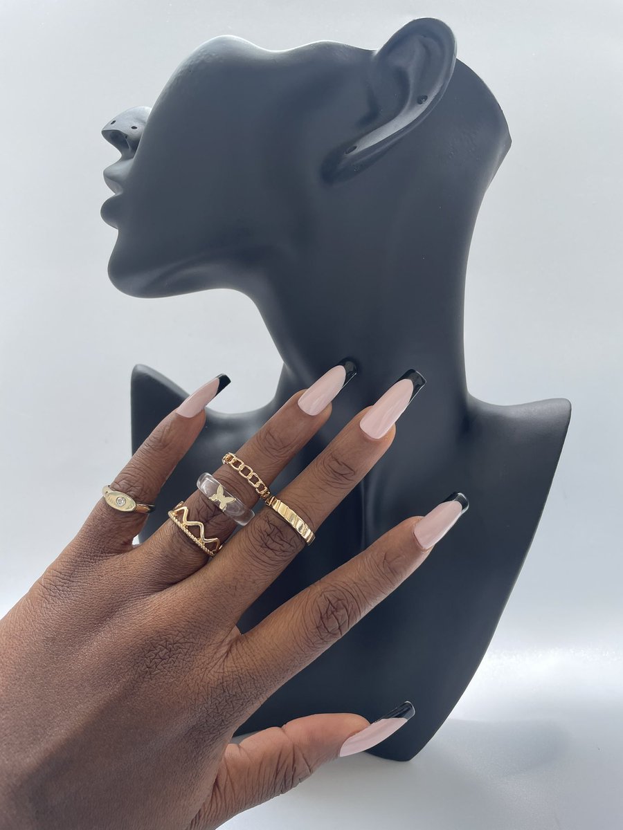 Ax_and_E's tweet photo. Finger candiesss ✨
Ring sets -3000
Resin rings- 2500 each ✨

We deliver everywhere 💃🏾 https://t.co/MkNOBAknnr