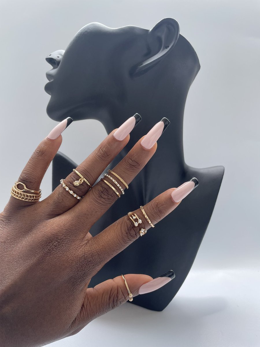 Ax_and_E's tweet photo. Finger candiesss ✨
Ring sets -3000
Resin rings- 2500 each ✨

We deliver everywhere 💃🏾 https://t.co/MkNOBAknnr
