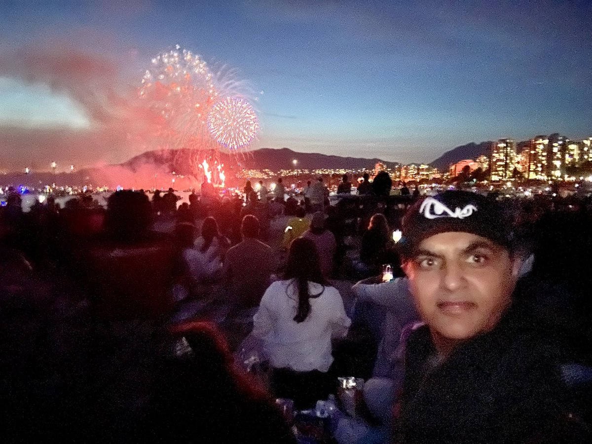 dhot_group's tweet photo. (Celebration of light) #DhotGroup https://t.co/QsPSNUekEp
