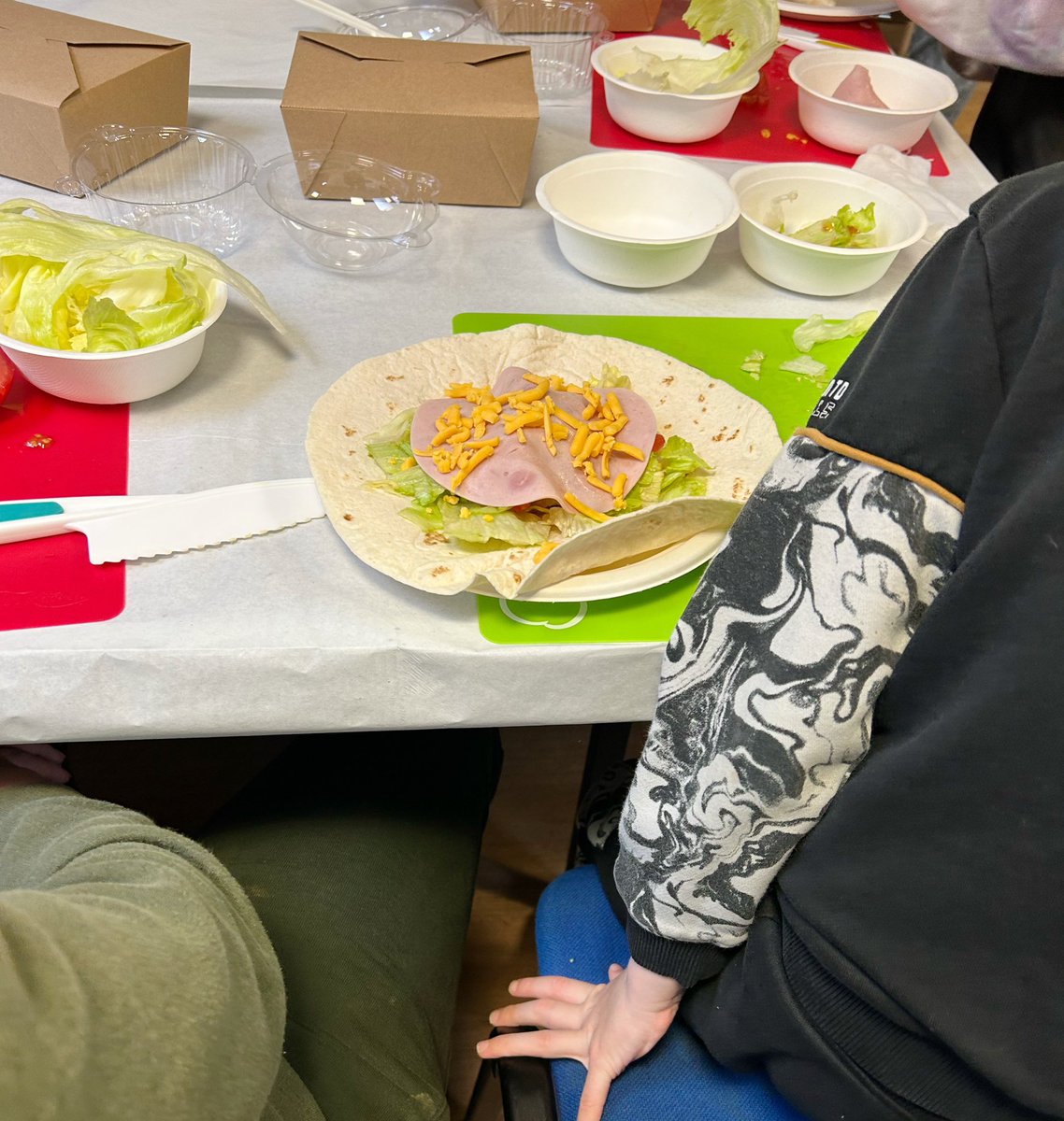 Great day with the kids from sensory place at seaham, with the #pretendychef team, they made ham, Cheese and salad wraps for lunch 🥗. And decorated some cupcakes. We have hidden talents with these guys, we had pirates, sharks and jelly fish. next week ice cream sundaes and 🍪