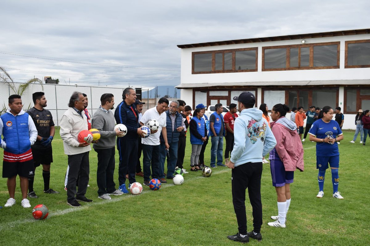 #ConGranAlegría, INAUGURAN TORNEO de FÚTBOL ⚽ de Trabajadoras y Trabajadores de la empresa <a href="/sebn_ctm/">sebn ctm tlaxcala</a> con la presencia de #LuisEnriqueFernandez, Javier "Chino" Hernández, Benjamín Cruz, Arturo Muñoz, directivos de #SEBN.MX 🇲🇽 y <a href="/leobardosoto/">Leobardo Soto</a> Líder de <a href="/CTMPuebla/">CTM_FTPuebla</a>
