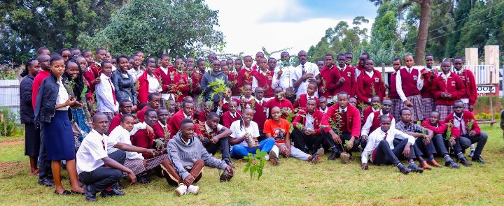 onechildonetree's tweet photo. Our Chief Guest Environmentalist Laura Sang -Chebo Nandi in action at One Child One Tree Africa Ziwa High School Edition.
Barikiwa Sana and keep inspiring us to Action.
#onechildonetree #PandaMitiLindaMazingira https://t.co/wU7tax1R4N