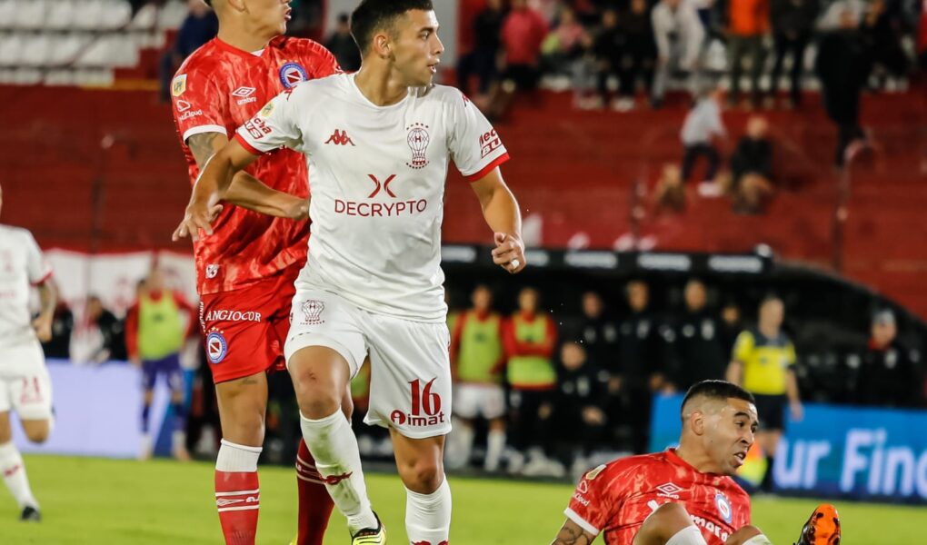 SoyQuemeroTV's tweet photo. #Huracán Valentín Burgoa rescindiría su contrato para continuar su carrera en Belgrano de Córdoba.

Recordemos que el pase del jugador es de Godoy Cruz https://t.co/nRcXBec54D