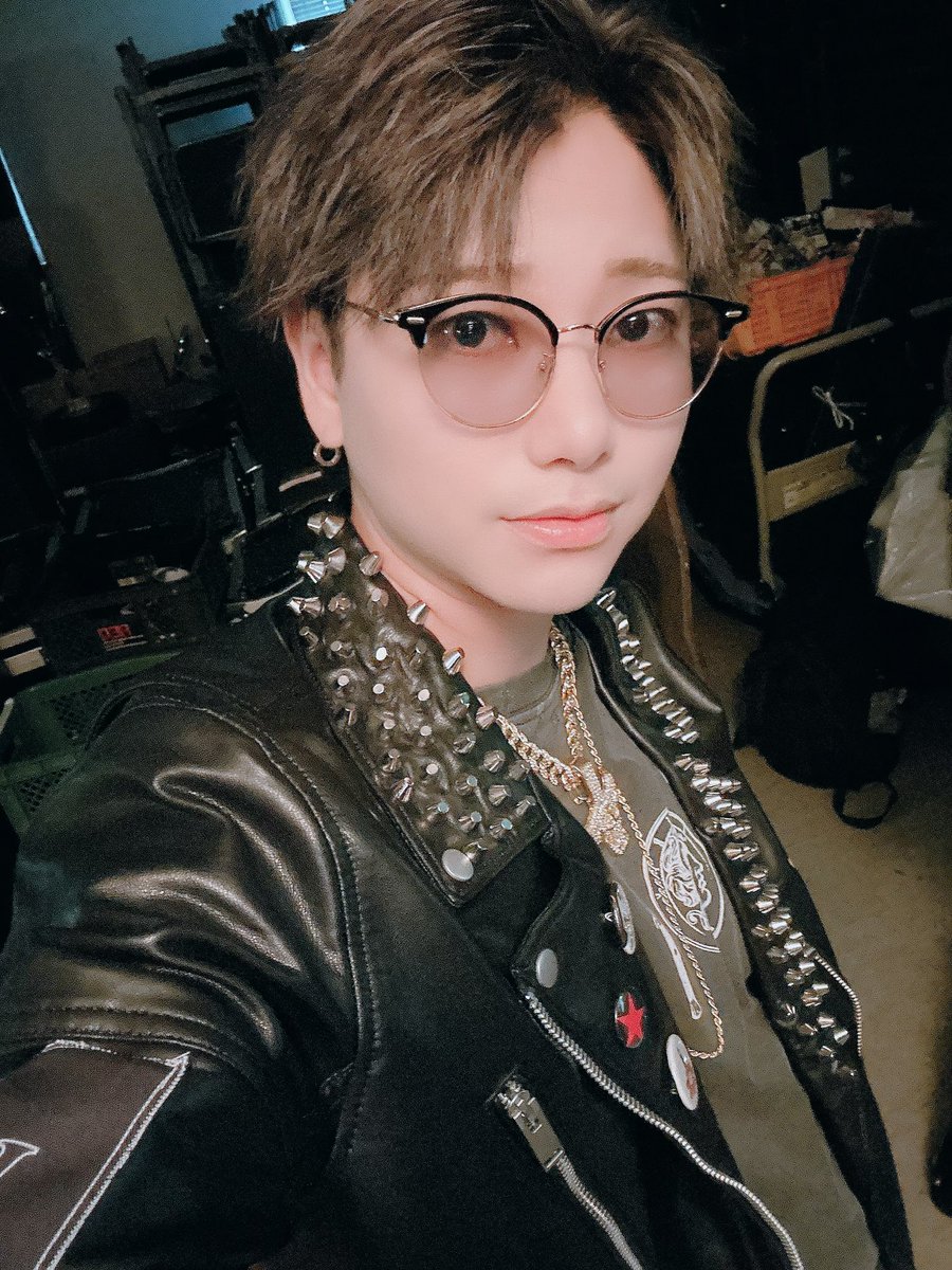 VELLE_kazuki's tweet photo. .
1st Anniversary ONE-MAN
『VERSE ONE』
ご来場本当にありがとうございました✨
丸一年のこの日にこんなに沢山みんな来てくれて、2年目の門出にお立ち合い頂き
感無量です。
ここからが俺らの本当のスタート。
これからもよろしくお願いします✨
.
#ベルエージェー
#VERSEONE https://t.co/aV7TJCcSDL