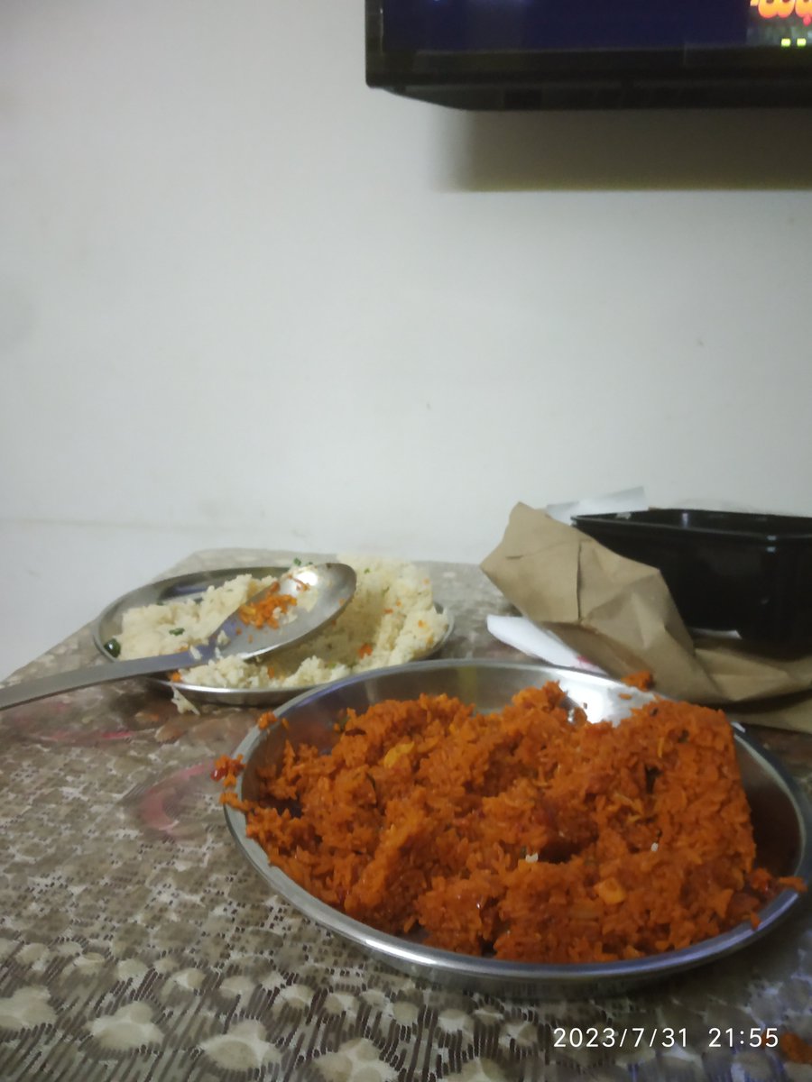 AparnaSai2's tweet photo. @Swiggy @SwiggyCares 
Hello. I ordered a friedrice (vegfried rice &amp; szechuan friedrice) from #Hakkabox restaurant, Bengaluru. 
The taste is bland and awful and also have issues with quality of the food delivered. 
Please reach out to my concern https://t.co/XAI6tAT5o2