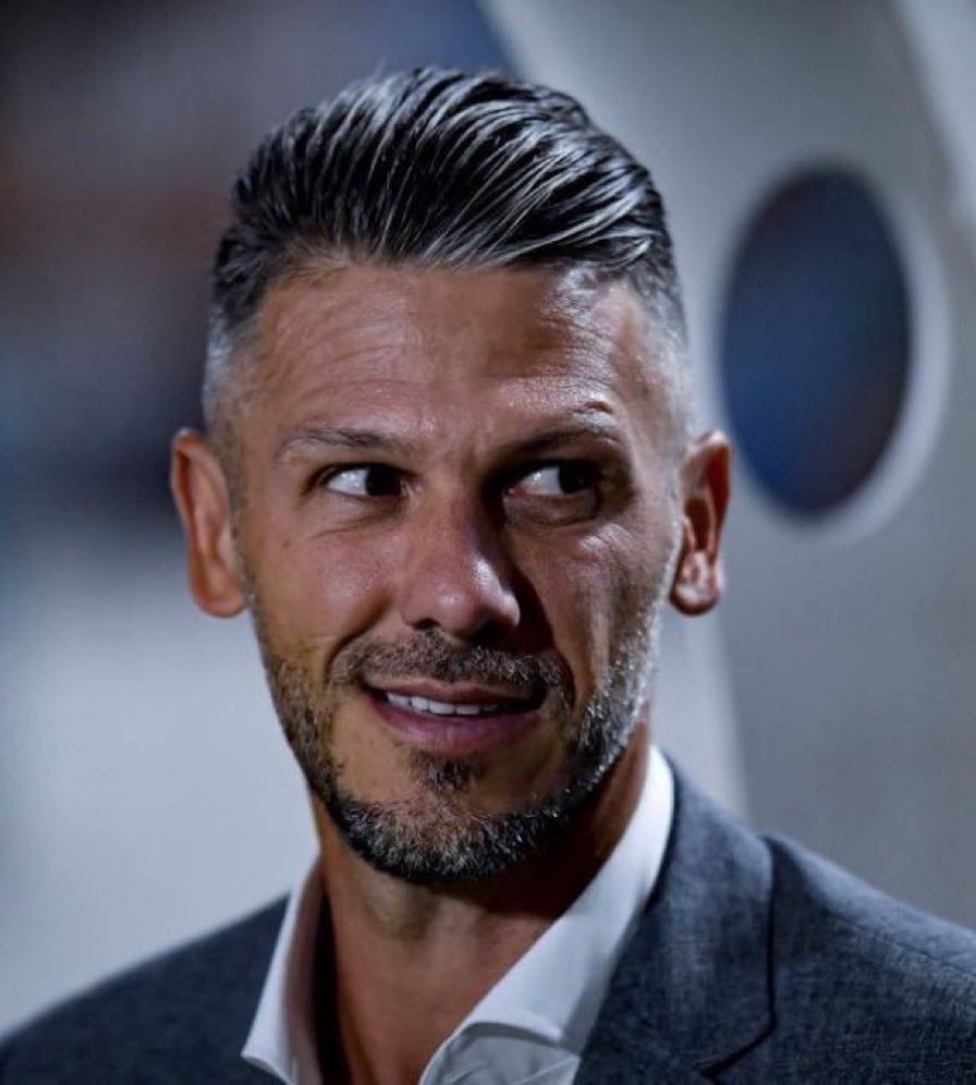 maatigt_'s tweet photo. 💬 "Son muchas cosas, la adaptación a lo que es la vida en Argentina es difícil. Por ejemplo, el otro día en el Starbucks no tenían el Chocolate Shaken Espresso con Avenda Helado. Al hincha esas cosas no le llegan"

🗣️ Martín Demichelis, en Paren La Mano. https://t.co/wGEIm3yTQ6