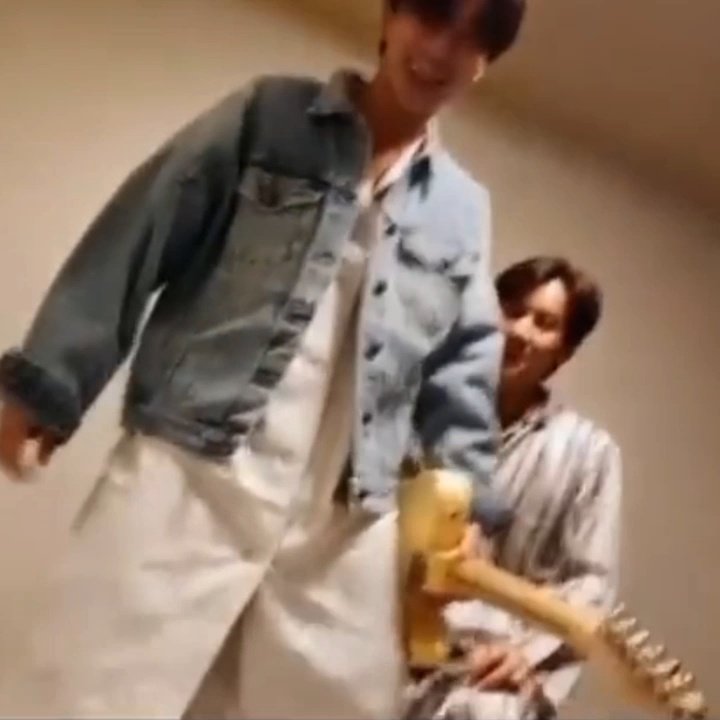 mainlyperth's tweet photo. baby, not everything can be paired with your denim jacket na 😭
Perth x Musicon D3
#MusiconxPerthD3
#KDPPE #PerthTanapon https://t.co/oTxRkBKQEc