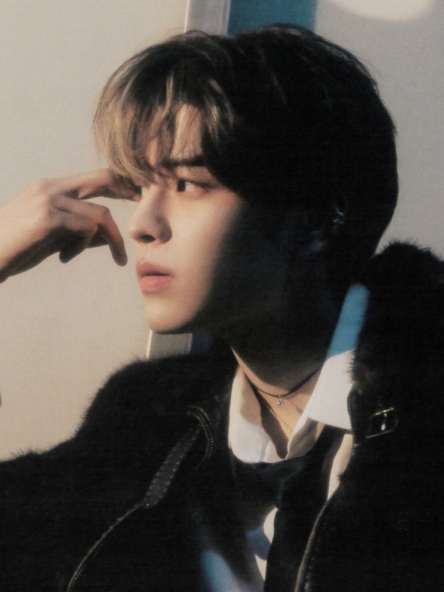 gagwanji's tweet photo. a guide for the lost,
a 2min au.

a story of two wanderers who drifted away from the path of love and slowly found themselves back where they started. https://t.co/D1FTh7dVYW