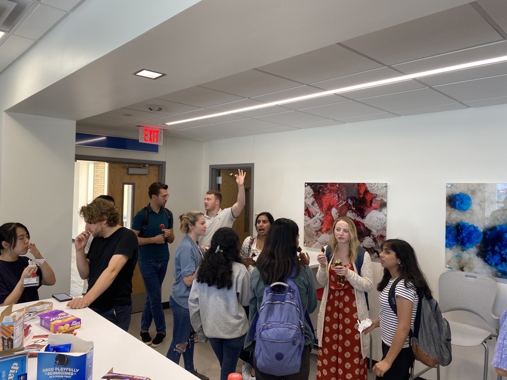 Lyda Hill Department of Bioinformatics (@lhbioinf_utsw) on Twitter photo We had a blast hosting <a href="/UTSWNews/">UTSW Media Relations</a> Summer Scholars at our ice cream social last Friday! ๐ฅณ
Hopefully, we gave them some good insights on Bioinformatics academic and career paths.
#Bioinformatics #ComputationalBiology #IceCreamSocial <a href="/BMESatUTSW/">BMES at UTSW</a> <a href="/UTSWcomps/">UTSW Computational Biology</a> <a href="/BioHPC_UTSW/">BioHPC at UT Southwestern</a> <a href="/ADiaz_PhD/">Dr. Arnaldo Dรญaz</a> We had a blast hosting <a href="/UTSWNews/">UTSW Media Relations</a> Summer Scholars at our ice cream social last Friday! ๐ฅณ
Hopefully, we gave them some good insights on Bioinformatics academic and career paths.
#Bioinformatics #ComputationalBiology #IceCreamSocial <a href="/BMESatUTSW/">BMES at UTSW</a> <a href="/UTSWcomps/">UTSW Computational Biology</a> <a href="/BioHPC_UTSW/">BioHPC at UT Southwestern</a> <a href="/ADiaz_PhD/">Dr. Arnaldo Dรญaz</a>