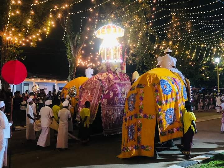SriDalada2's tweet photo. The second Randoli Perahera of the 798th annual Esala Maha Perahera Festival of the historic Ratnapura Sabaragamuwa Maha Saman Dewalaya Temple was toured like this. - 2023.07.29
#SMSD #EsalaMangallaya2023 #Ratnapura #SriDaladaWaruna #SriLanka #RMKD https://t.co/6pujrtdHCA