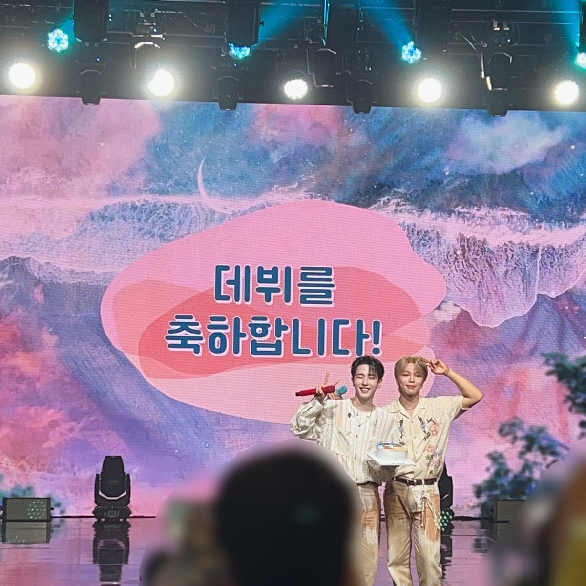 lucent0222's tweet photo. 2023.07.31. ♥️
생애 첫 쇼케이스를
멋진 사람들과 함께해서
행복했다

라이브 장인
5세대 보컬짱 
5세대 미남이 모여있는
세븐어스 높이높이 날아올라🪽 https://t.co/D1s7JVoJqV