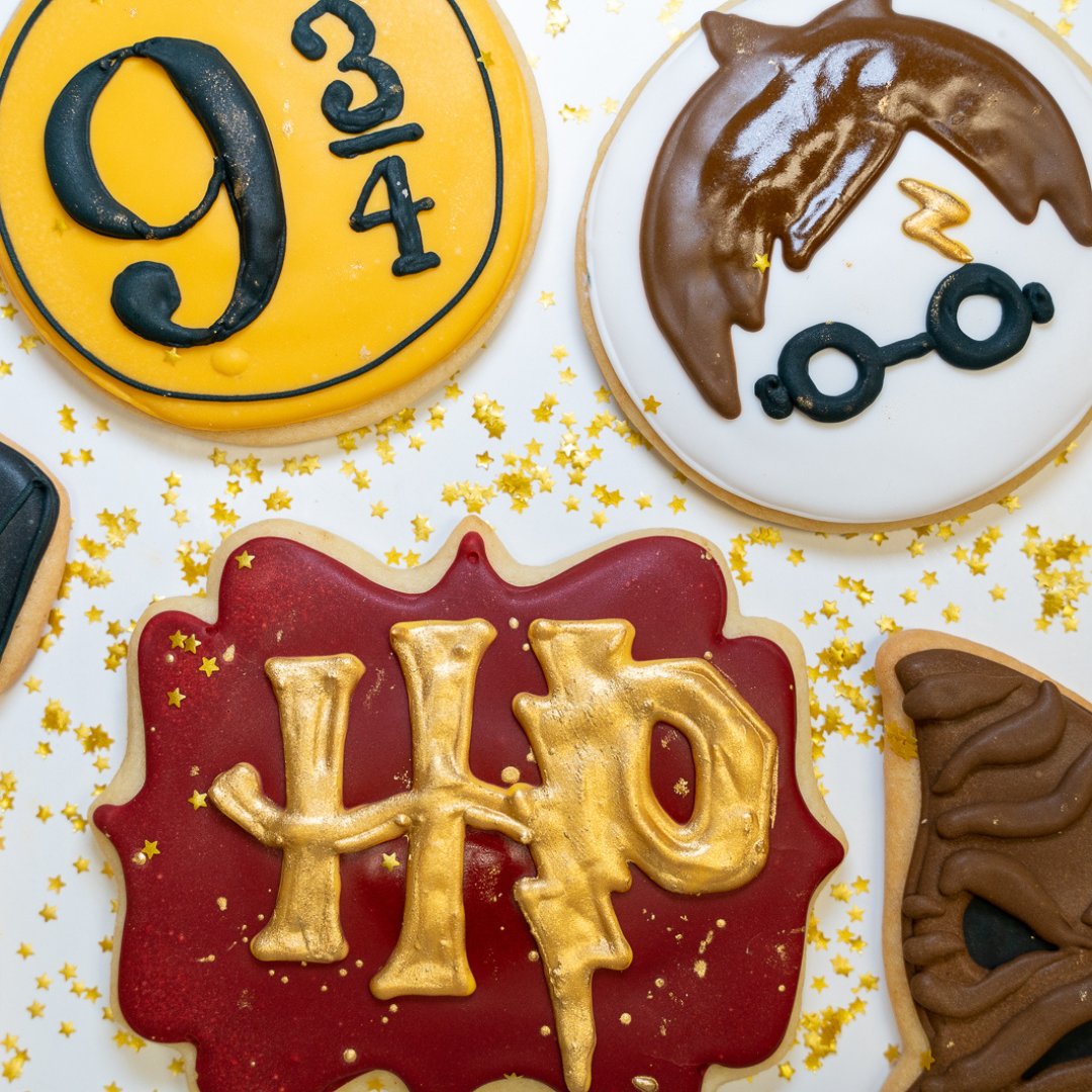 Wingardium Leviosa! ⚡ Any true Harry Potter fan will know that his birthday is on July 31. Grab some themed Hand-Decorated Butter Cookies from the Café to celebrate!