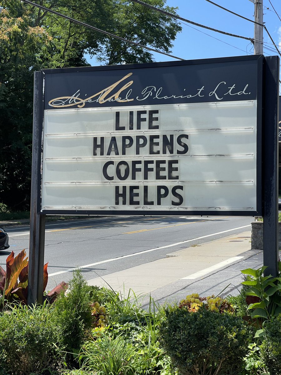 TedNesi's tweet photo. Spotted in North Providence. Great sign https://t.co/vrHjIkfcYr