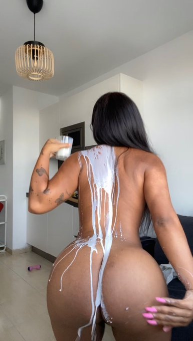 Tengo tantas ganas de tragar leche😏🥵 https://t.co/cELT5Ynqlu