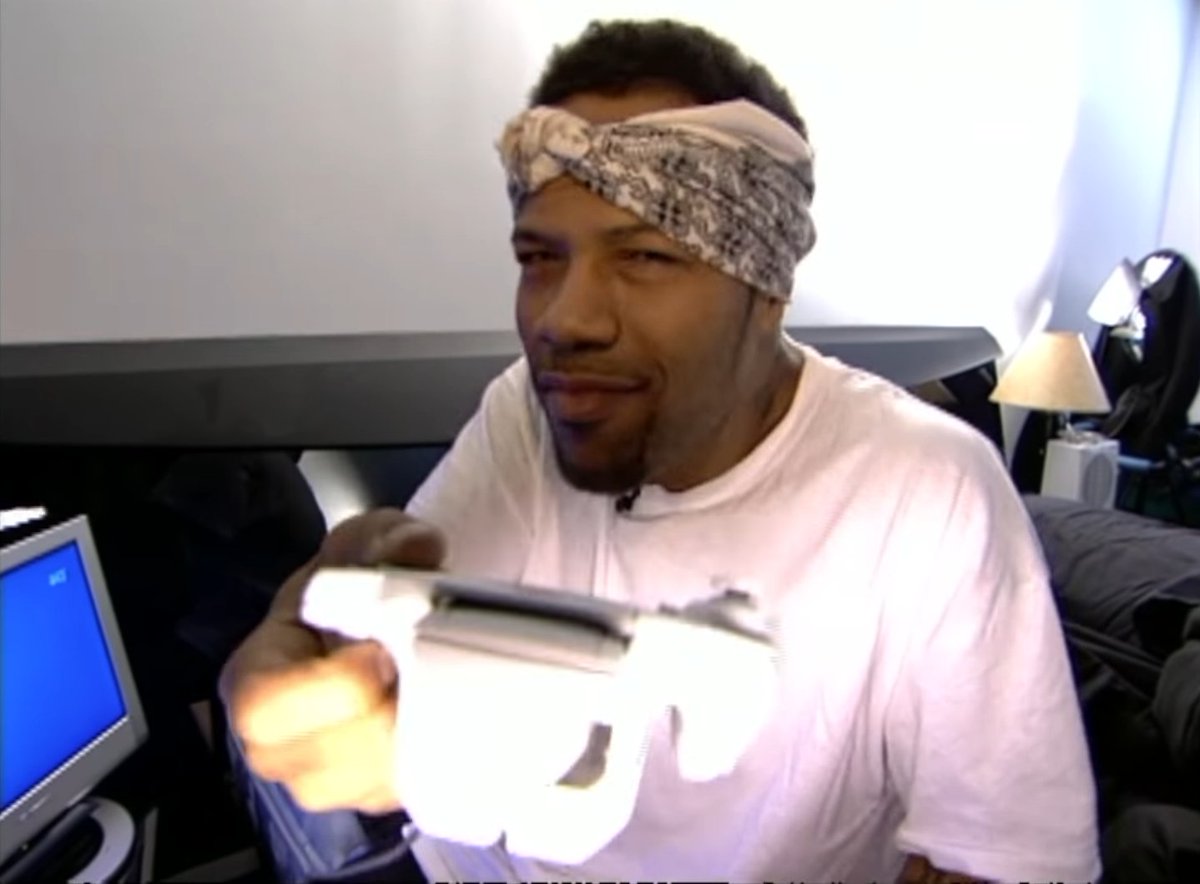 SEGADCAesthetic's tweet image. Dreamcast in Redman's MTV Cribs (2001)