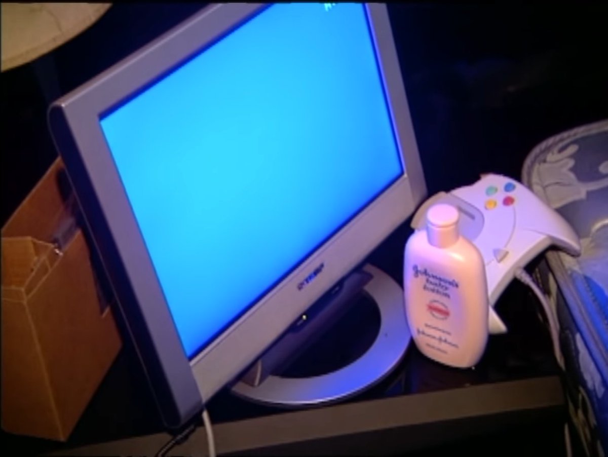 SEGADCAesthetic's tweet image. Dreamcast in Redman's MTV Cribs (2001)