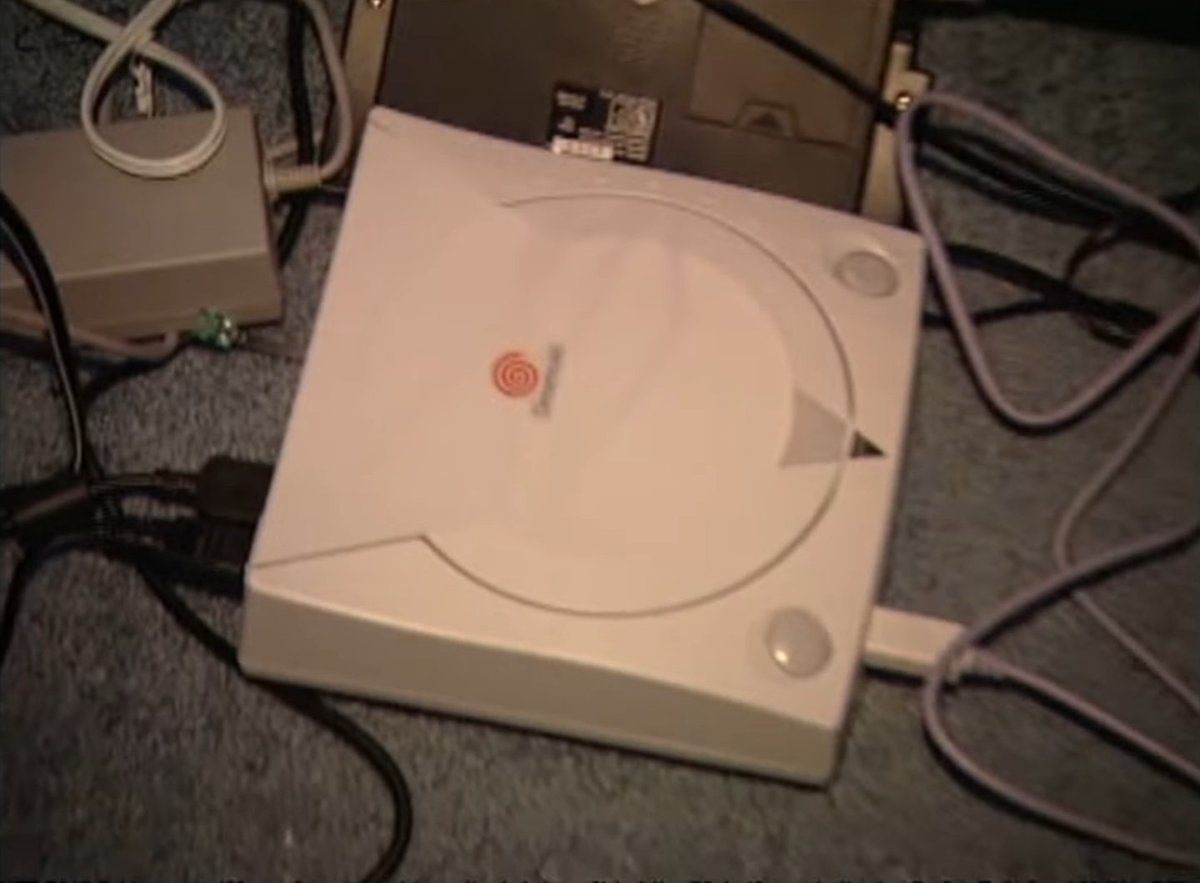SEGADCAesthetic's tweet image. Dreamcast in Redman's MTV Cribs (2001)
